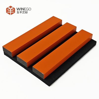 Eco-vriendelijke akoestische houten slatenpanelen voor een verhoogde omgeving in het interieur